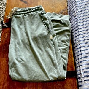 Vuori joggers size medium